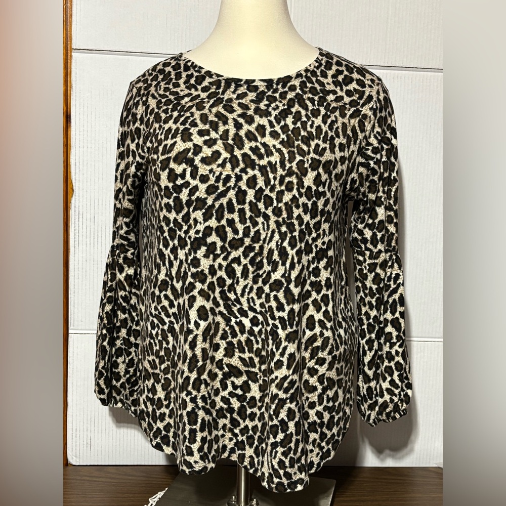 Lildy cheetah print women’s 3 xl long sleeve shirt.25” length